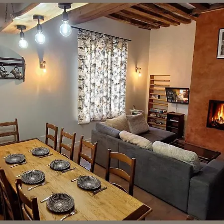Maison Champètre Avec 8 Couchage à 35' Proche Cinéma Tsf 77 Au Milieu D'un Corps De Ferme Casa de Férias