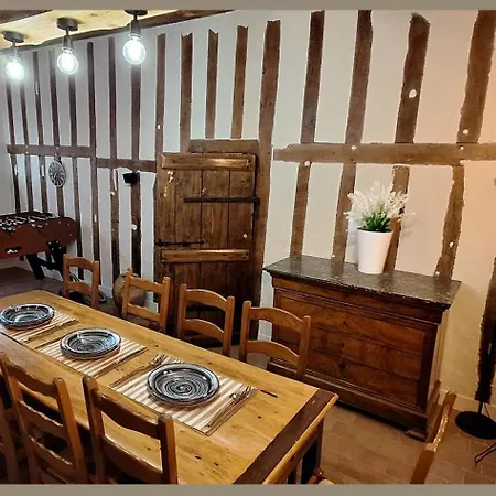 Casa de Férias Maison Champètre Avec 8 Couchage à 35' Proche Cinéma Tsf 77 Au Milieu D'un Corps De Ferme *