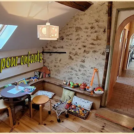 Casa de Férias Maison Champètre Avec 8 Couchage à 35' Proche Cinéma Tsf 77 Au Milieu D'un Corps De Ferme